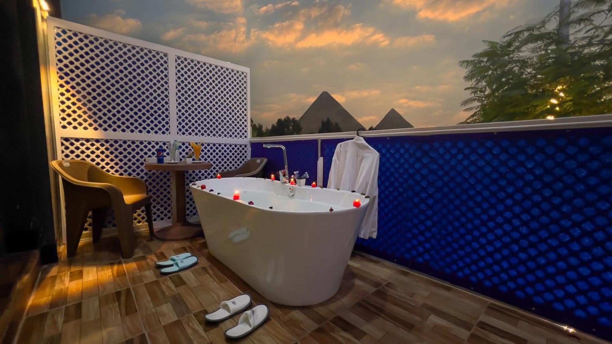 Turquoise Pyramids & Grand Egyptian Museum View Hotel Kafrat al Jabal Luaran gambar