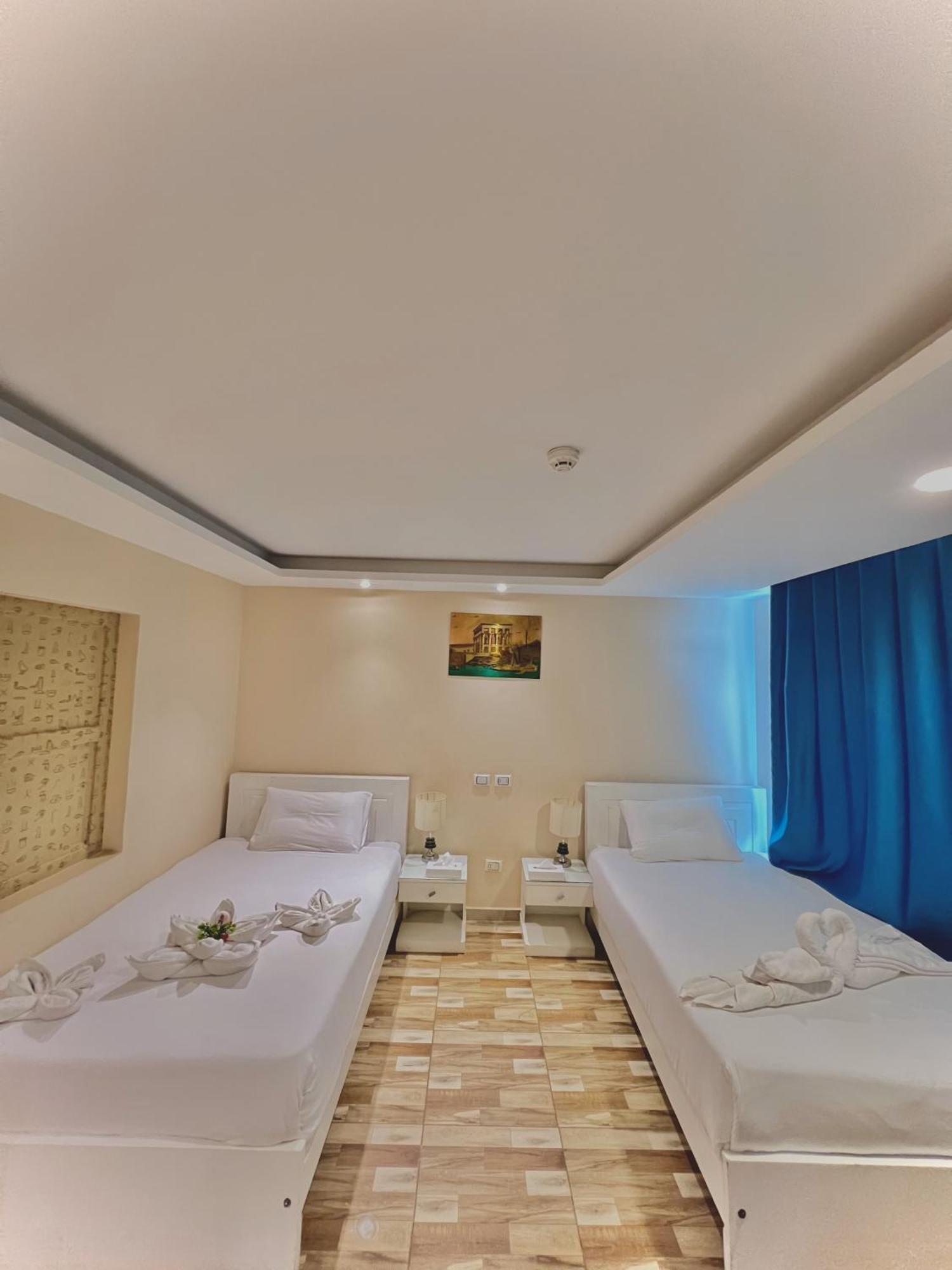 Turquoise Pyramids & Grand Egyptian Museum View Hotel Kafrat al Jabal Luaran gambar