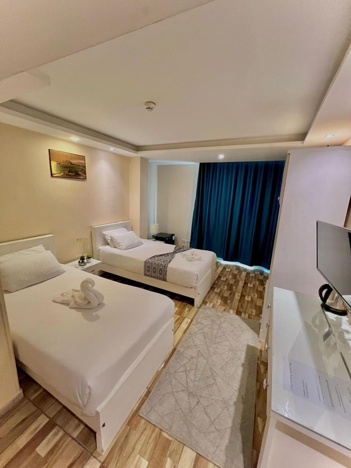 Turquoise Pyramids & Grand Egyptian Museum View Hotel Kafrat al Jabal Luaran gambar