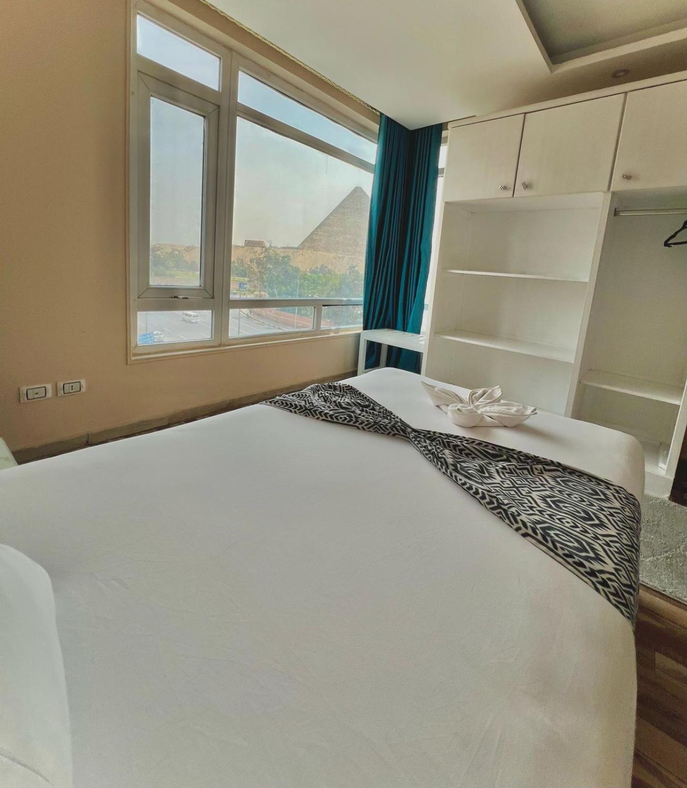 Turquoise Pyramids & Grand Egyptian Museum View Hotel Kafrat al Jabal Luaran gambar
