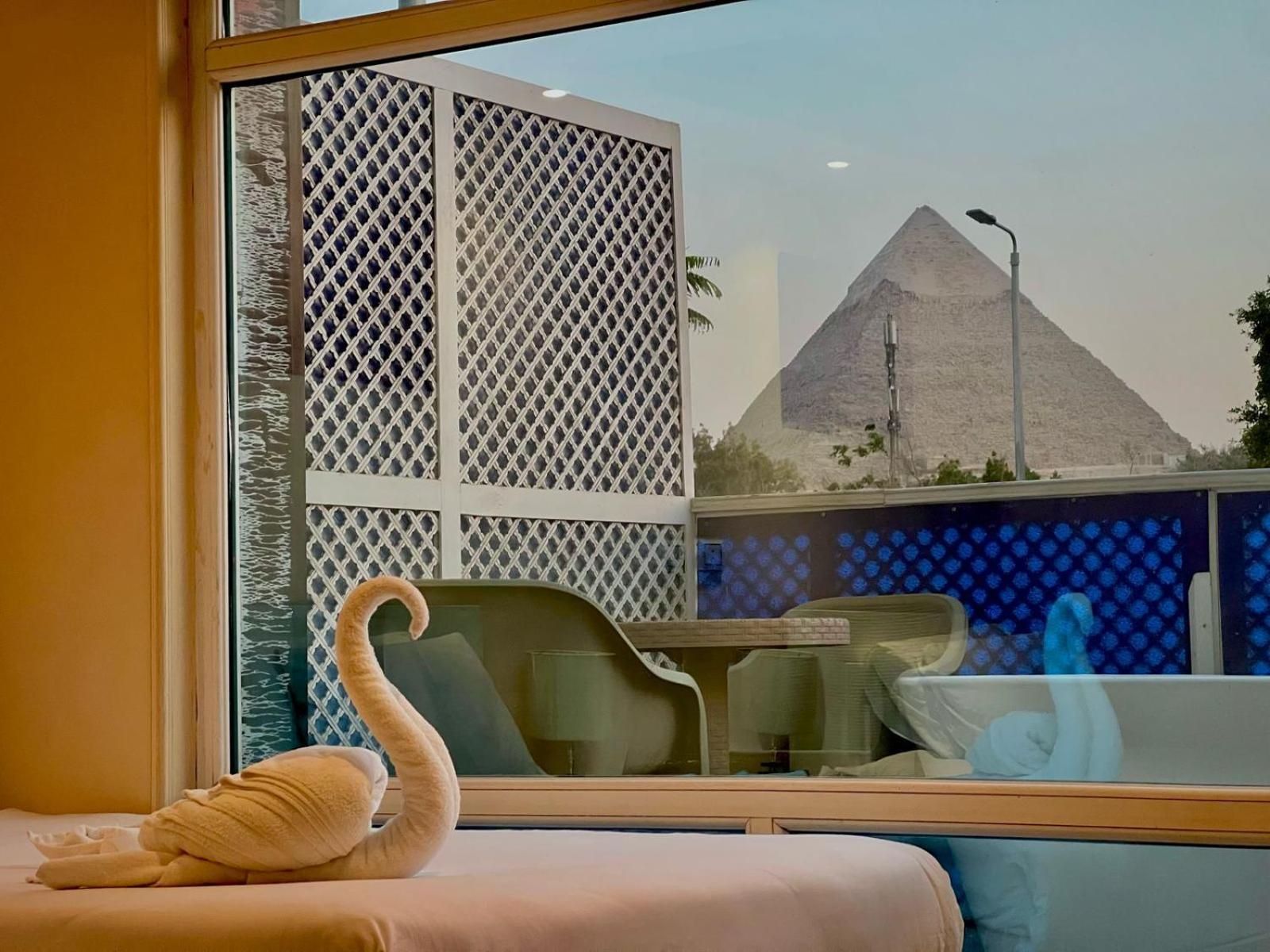 Turquoise Pyramids & Grand Egyptian Museum View Hotel Kafrat al Jabal Luaran gambar