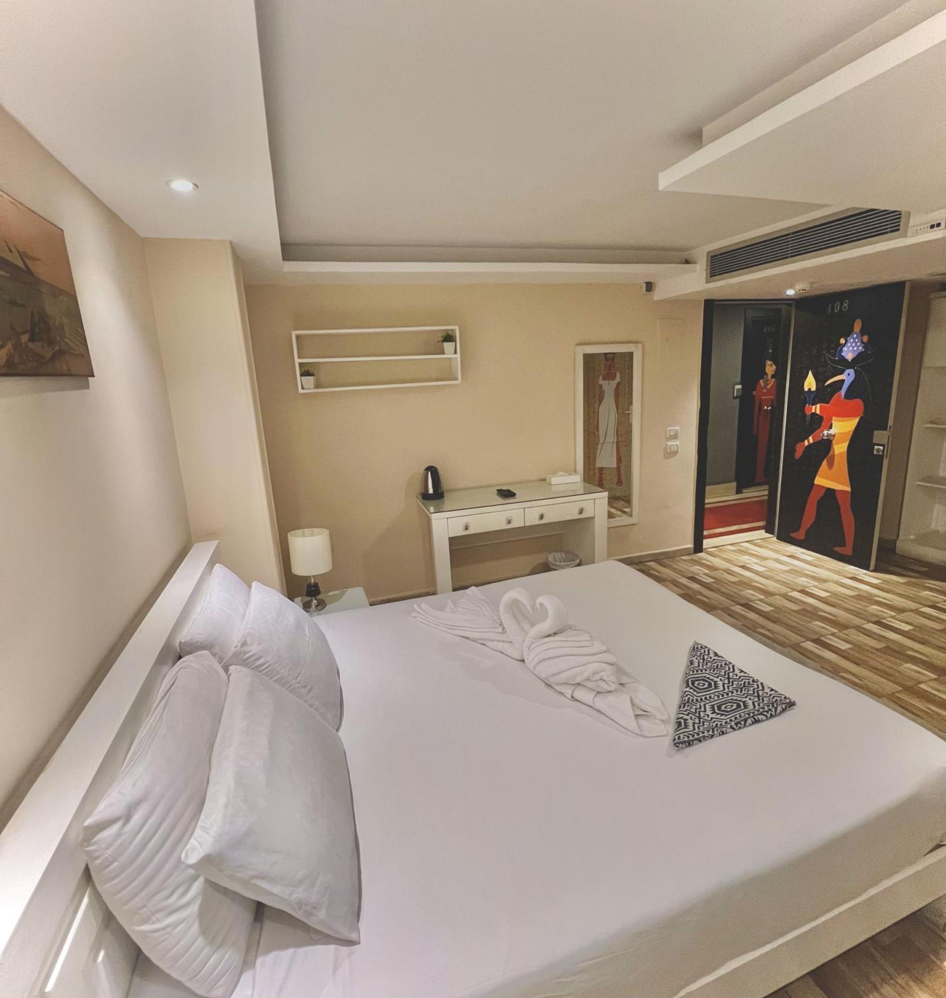 Turquoise Pyramids & Grand Egyptian Museum View Hotel Kafrat al Jabal Luaran gambar