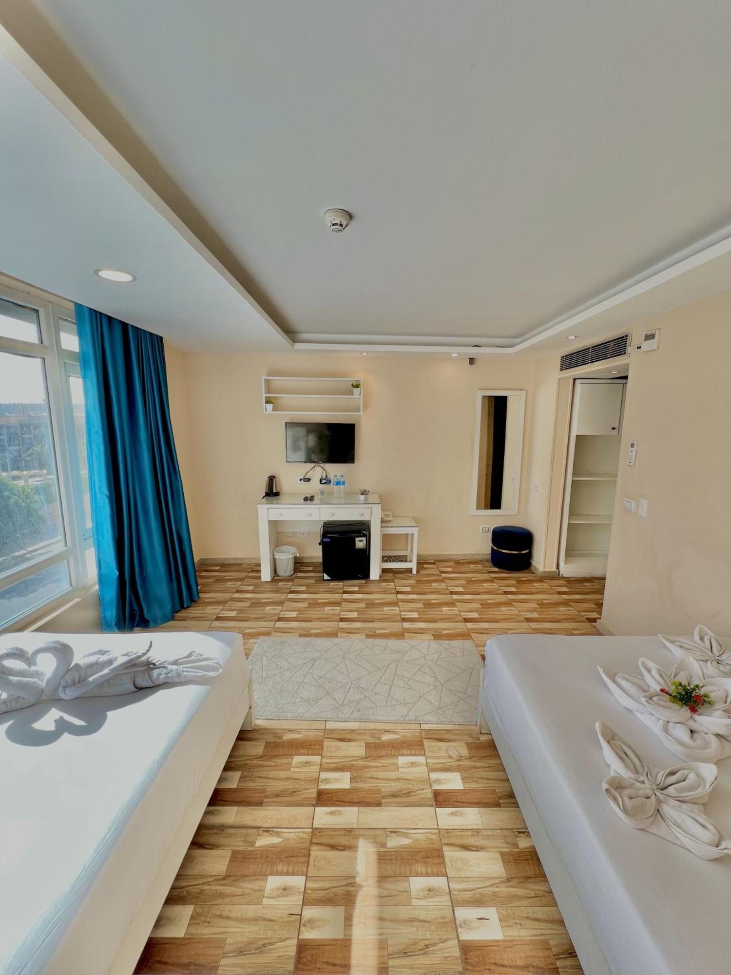 Turquoise Pyramids & Grand Egyptian Museum View Hotel Kafrat al Jabal Luaran gambar