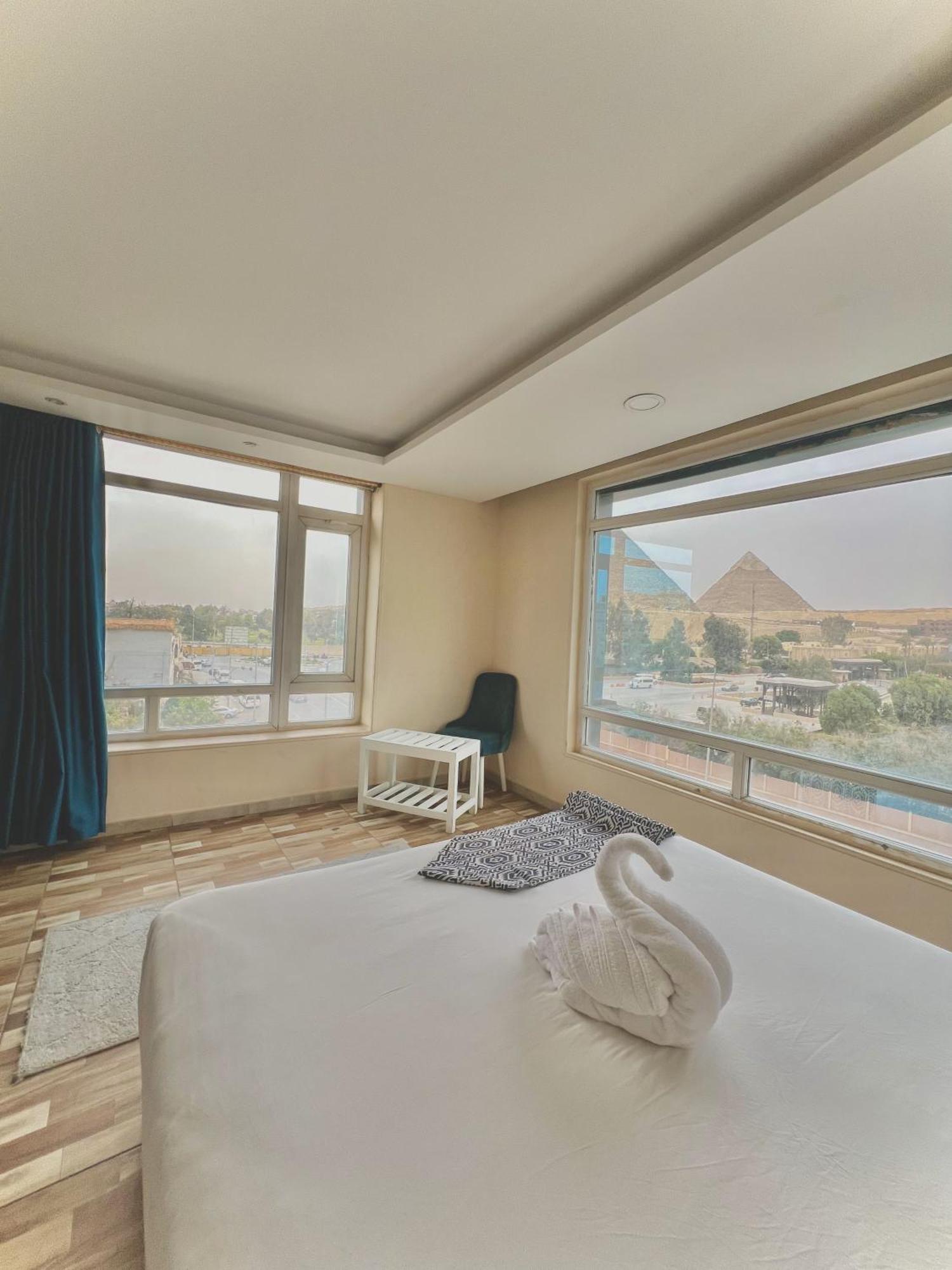 Turquoise Pyramids & Grand Egyptian Museum View Hotel Kafrat al Jabal Luaran gambar