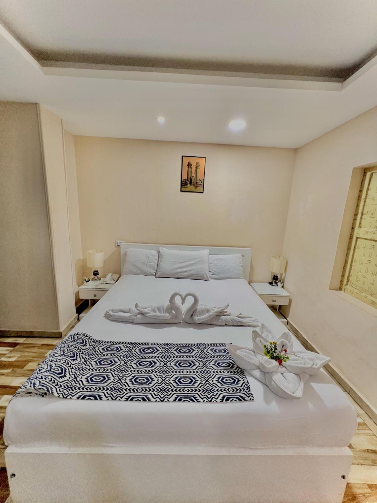 Turquoise Pyramids & Grand Egyptian Museum View Hotel Kafrat al Jabal Luaran gambar