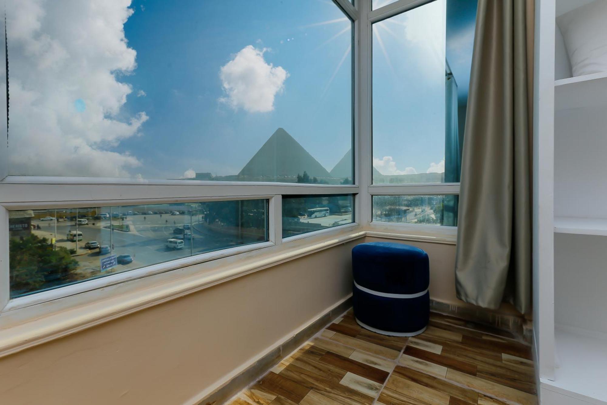 Turquoise Pyramids & Grand Egyptian Museum View Hotel Kafrat al Jabal Luaran gambar