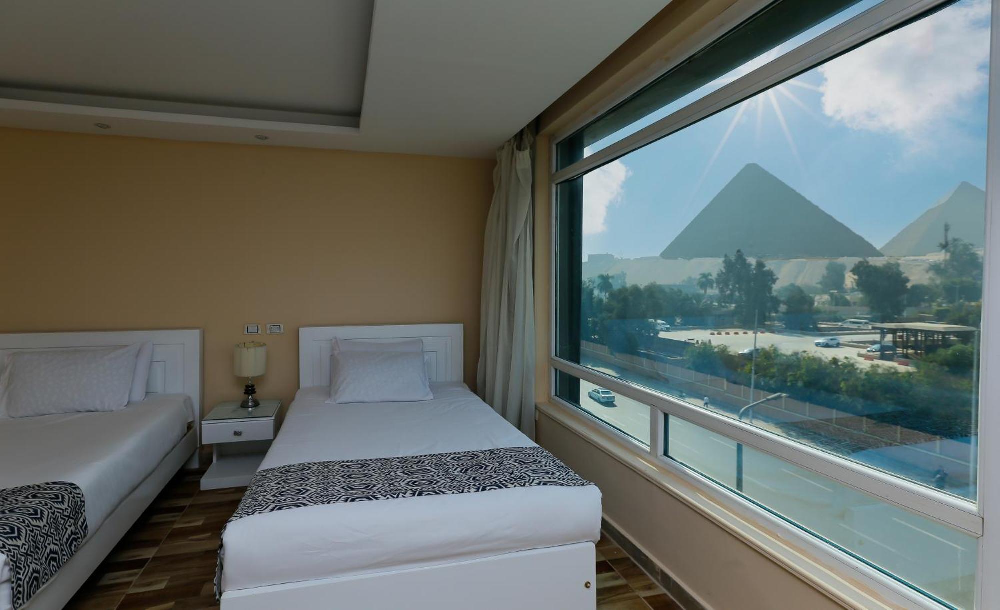 Turquoise Pyramids & Grand Egyptian Museum View Hotel Kafrat al Jabal Luaran gambar